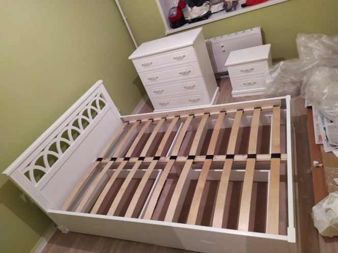 Спальный гарнитур из натурального дерева Лира Lux, массив сосны, цвет белая эмаль.